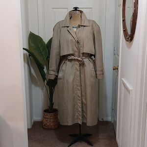 Elegant Women's Tan Trench Coat